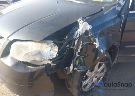 2010 Chrysler Town & Country Touring Plus from USA, damaged, VIN 2A4RR8D1XAR381016